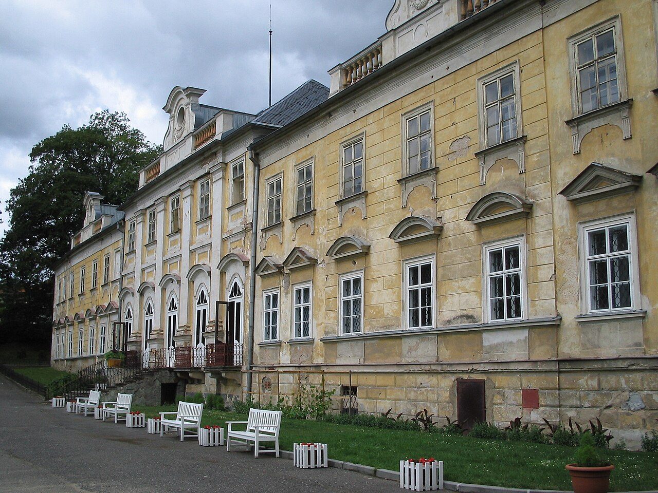 Hluboš
