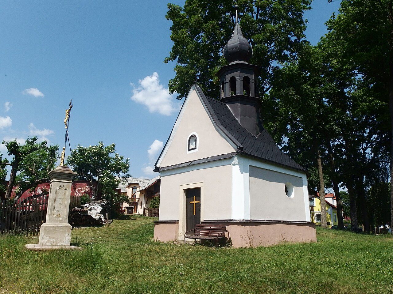 Lavičné