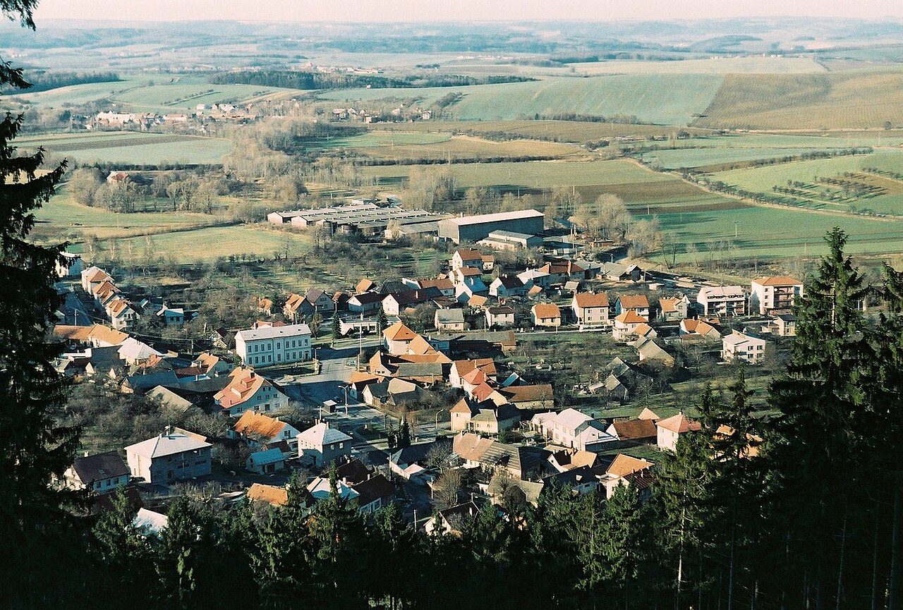 Podhradní Lhota