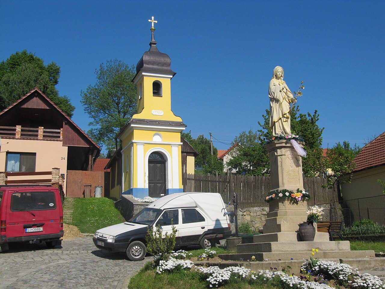 Modrá